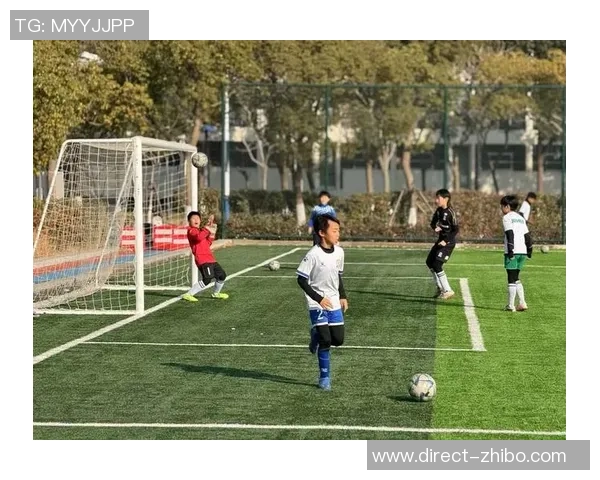 校园足球冬令营:培养青少年足球技能与团队精神的最佳平台 校园足球冬令营:培养青少年足球技能与团队精神的最佳平台